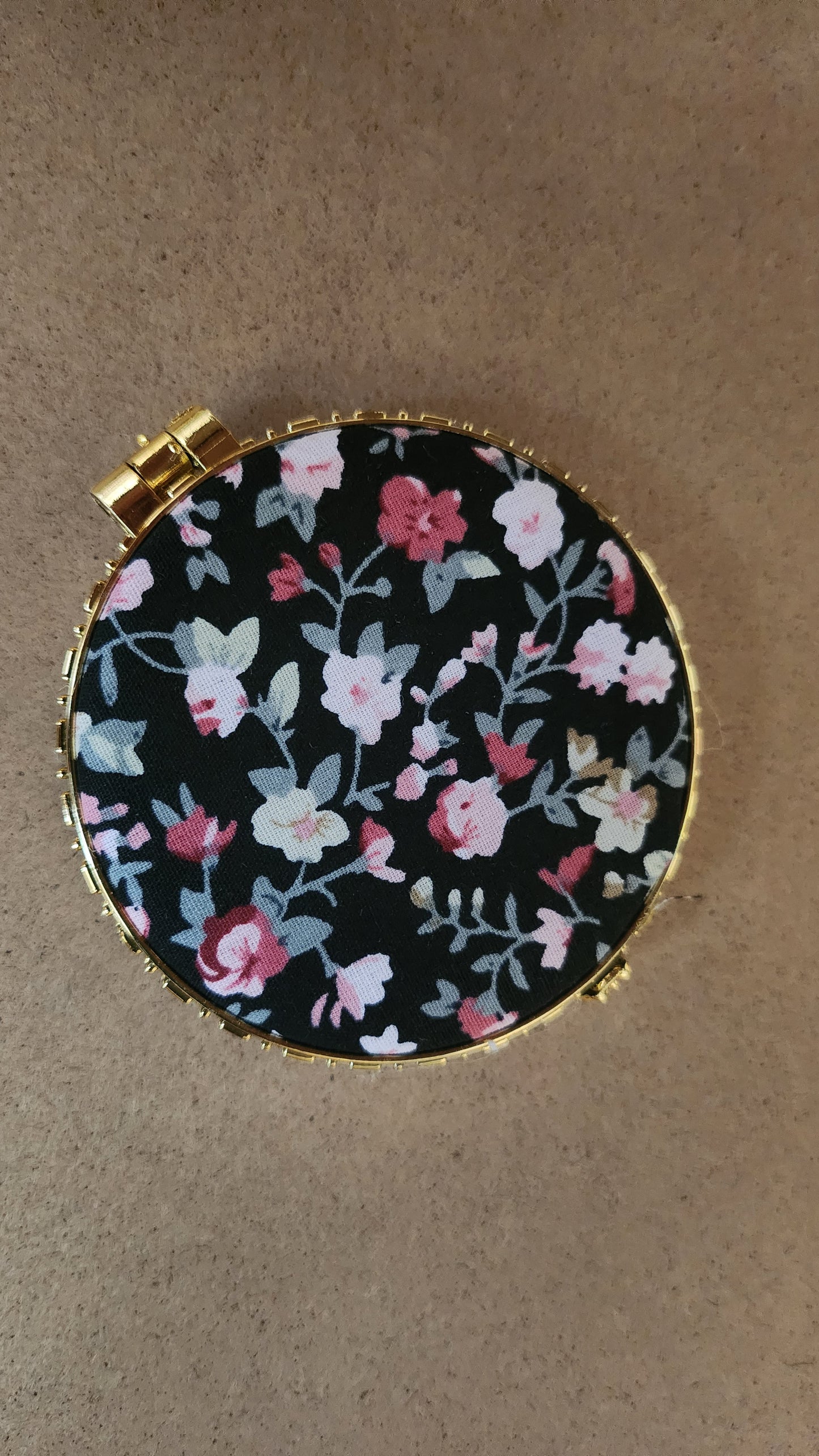 Black Circle Compact Mirror